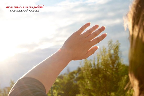 Sợ ánh sáng, tiếng động lạ là triệu chứng tăng nhãn áp điển hình