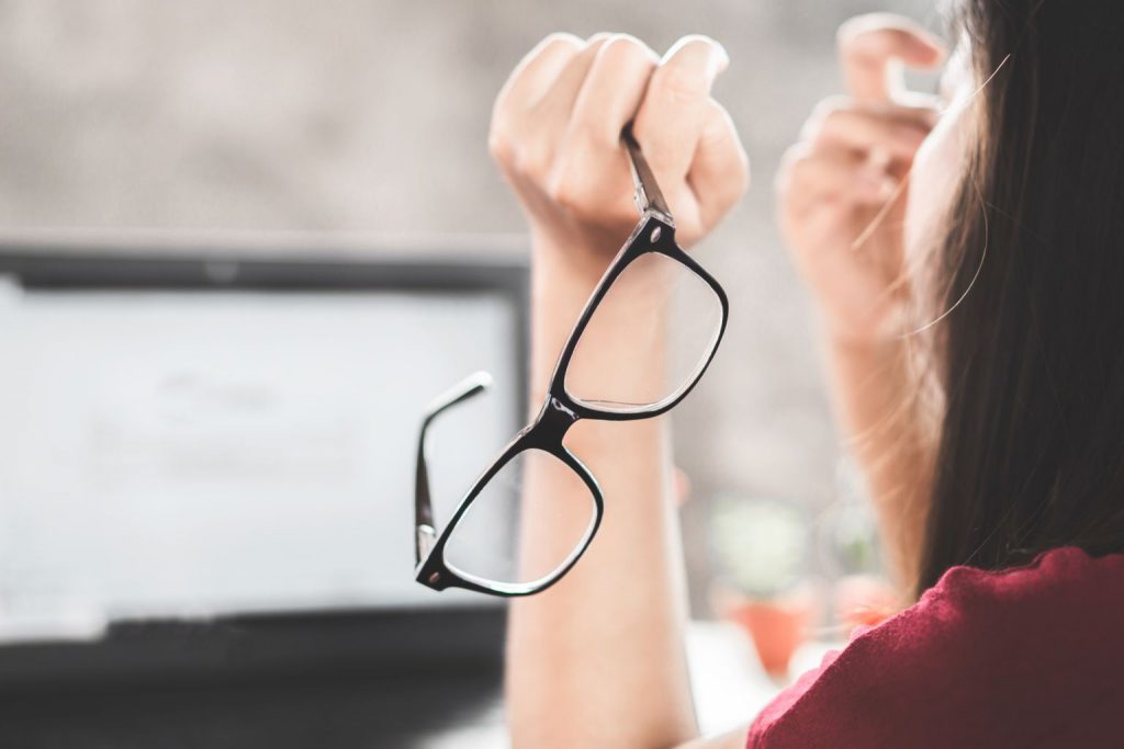 Đục thủy tinh thể do cận thị điều trị khá phức tạp