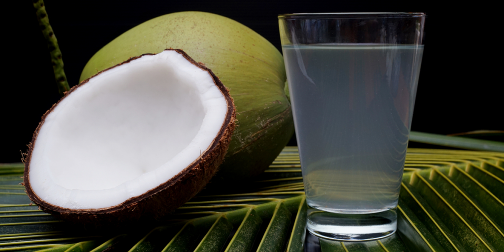 Nước dừa chữa đục thủy tinh thể chưa được khoa học chứng minh