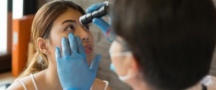 Chấm trắng sau mổ phaco đục thủy tinh thể thường do biến chứng đục bao sau