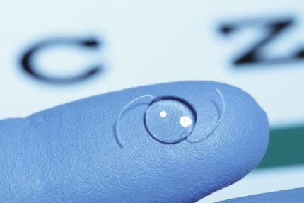 Có thể thay thủy tinh nhân tạo lại không?